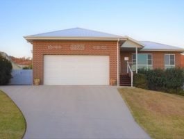 PRICE REDUCTION MOTIVATED VENDOR PRICED TO SELL. DON'T MISS OUT!